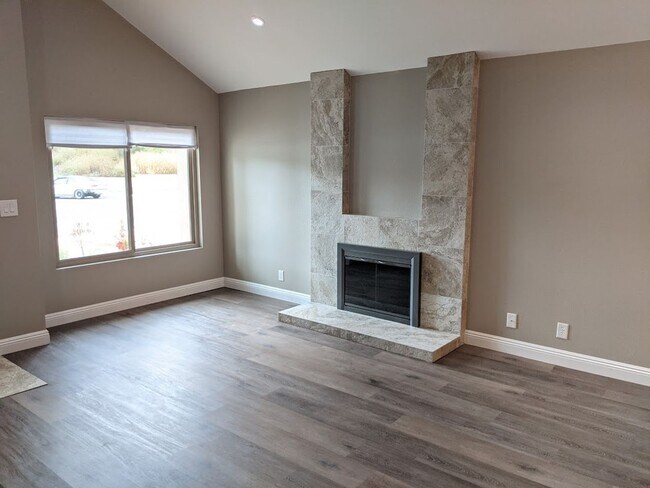 Building Photo - 4 Bed-2.5 Bath Two Story Home in San Diego