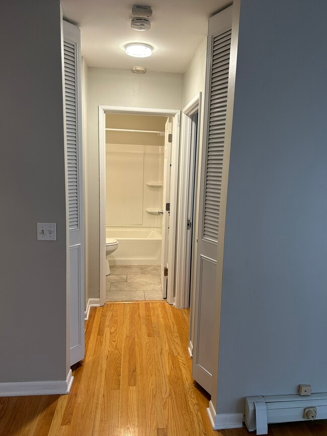 Building Photo - 205 W Miner St