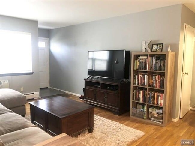 Building Photo - 120 Regency Park