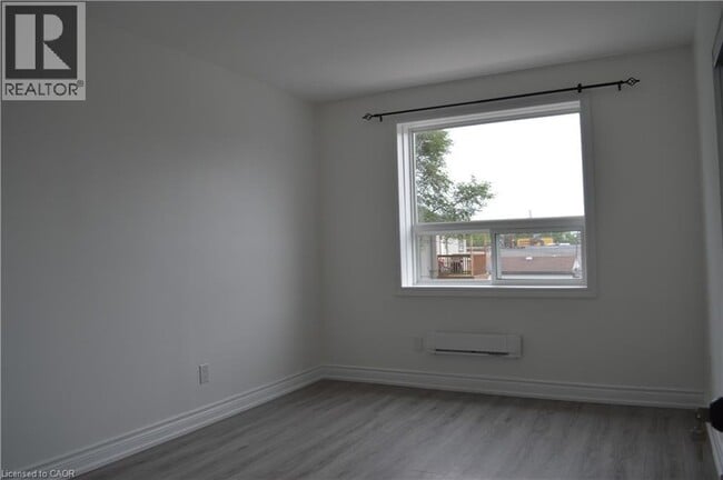 Building Photo - 2224A KINGSTON Road Unit# 4