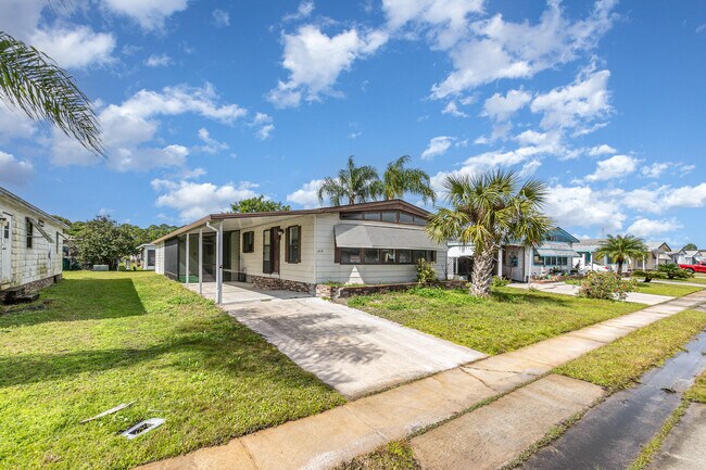 Building Photo - 1918 Sago Palm St NE