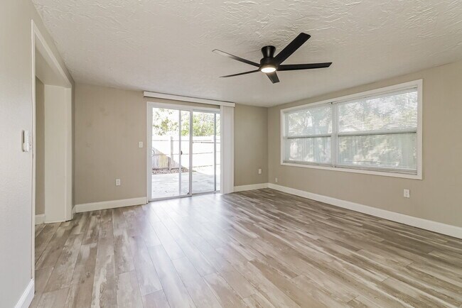 Building Photo - 4045 Grayton Dr