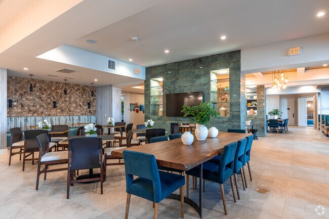Clubroom comunitario con comedor - Hamilton at Garden Valley