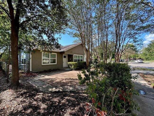 Foto del edificio - 4102 Yupon St