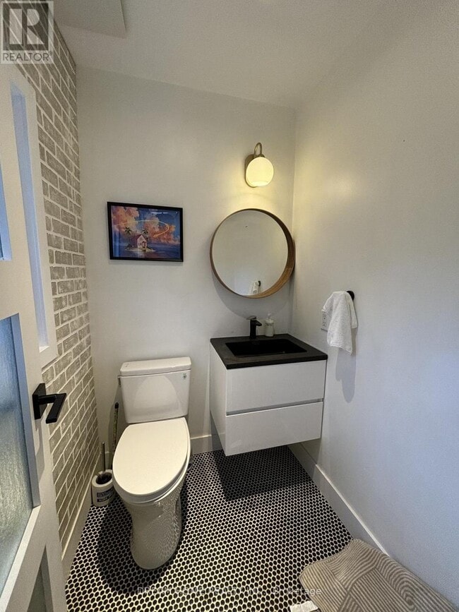 Building Photo - 160 Olde Bayview Ave