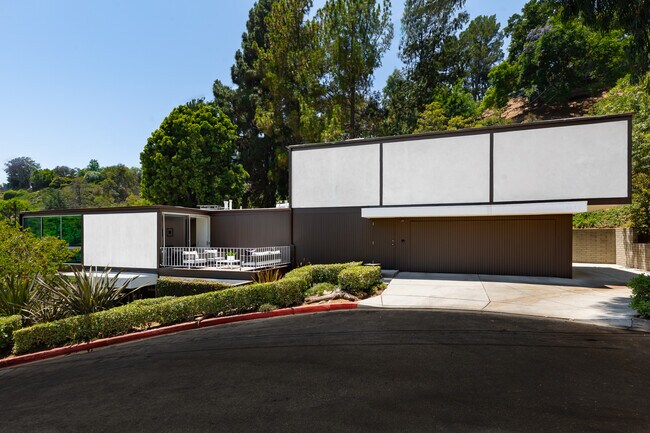 Building Photo - 9080 Wonderland Park Ave