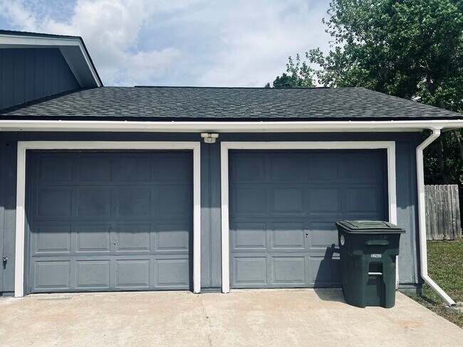 Foto del edificio - 103 Willow Lake Dr