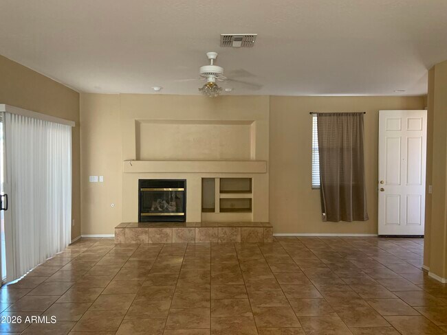 Foto del edificio - 15246 W Jefferson St