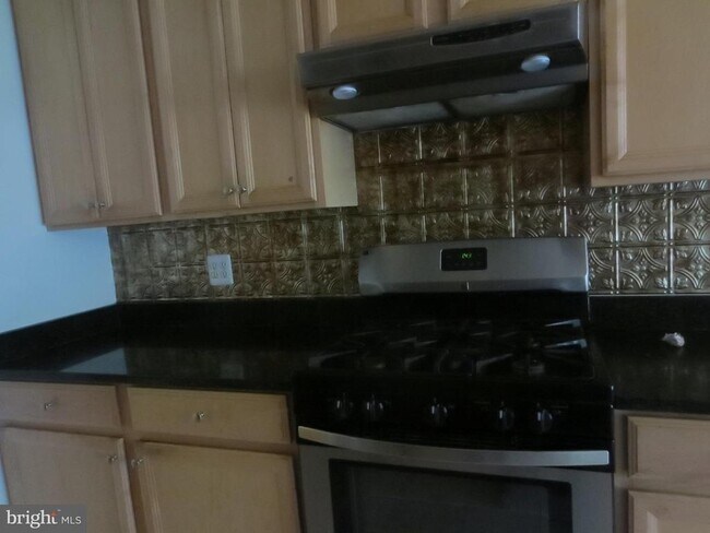 Foto del edificio - 8219 Tuckerman Ln