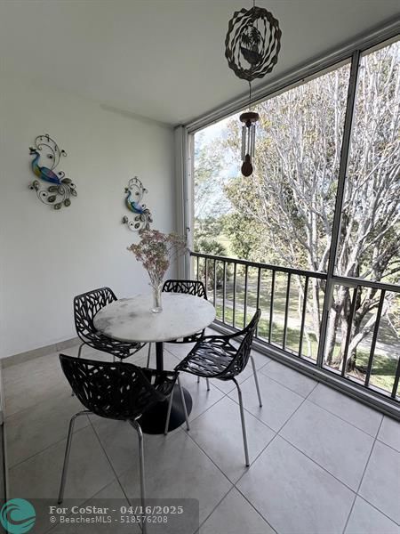 Foto del edificio - 1055 Country Club Dr