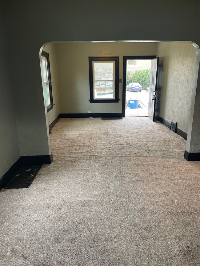 Building Photo - Welcome to Your Cozy Haven!
