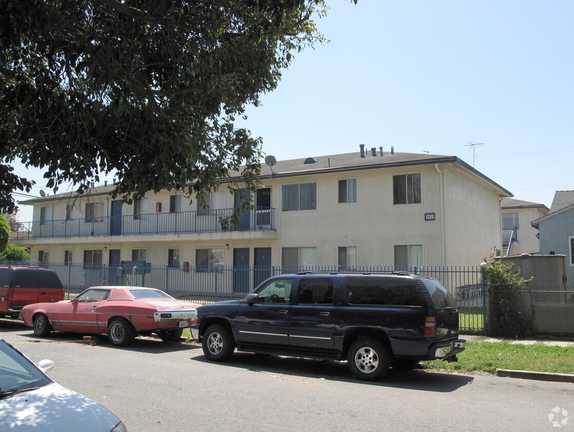 Building Photo - 802 W 164th St