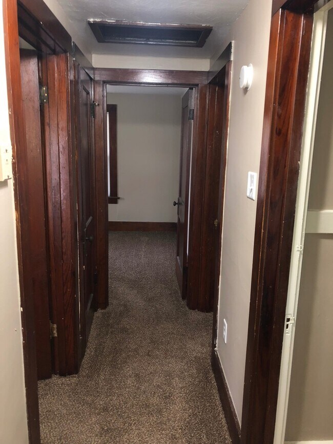 Foto del edificio - 3406 Robinwood Dr