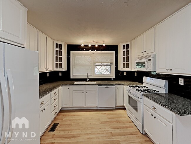 Building Photo - 1081 McCalla St NE