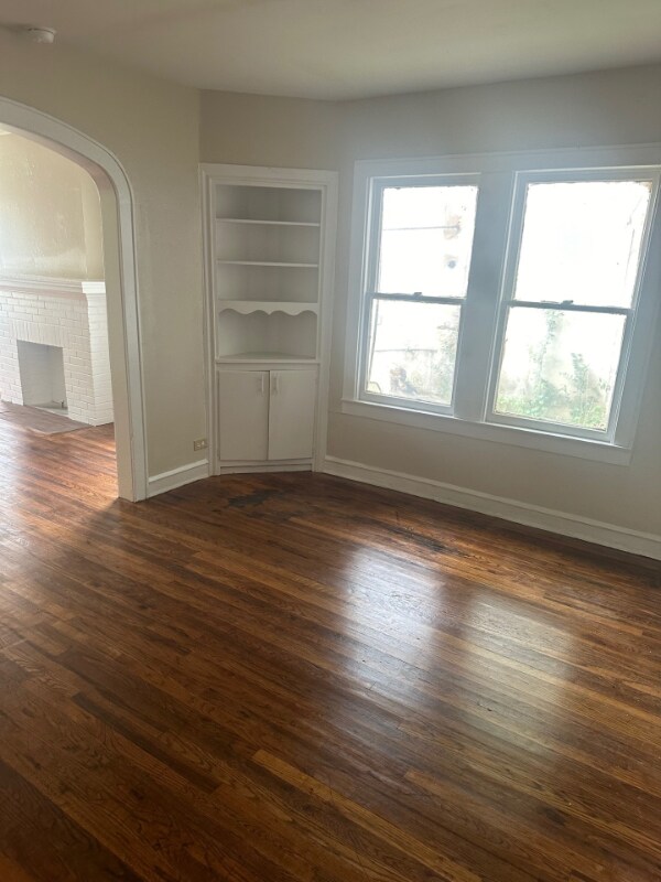 Building Photo - 1825 Reuter Ave