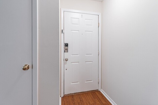 Foto del edificio - Welcome to this charming 2 bedroom, 2 bath...
