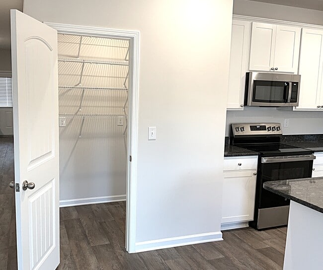 Foto del edificio - 3184 Emberly Dr