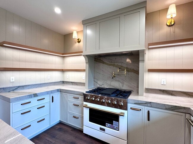 Foto del edificio - 2180 W 31st St