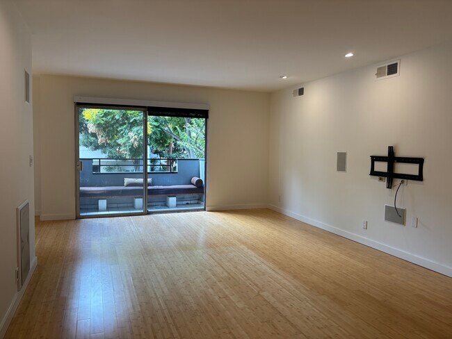 Foto del edificio - 1250 N Kings Rd