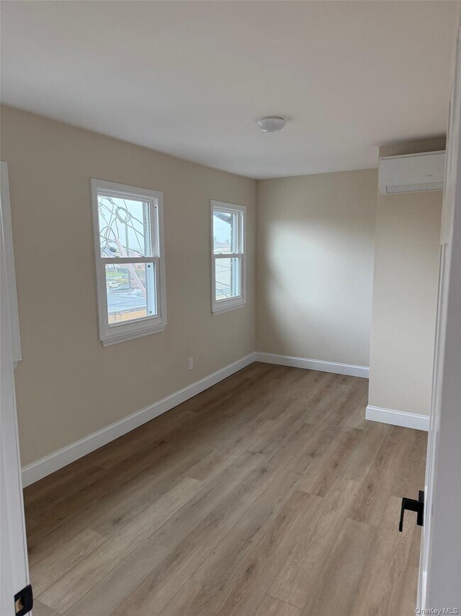 Foto del edificio - 3 Railroad Ave