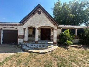 Building Photo - 3028 Altman Dr