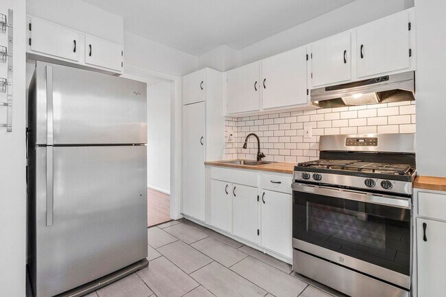 Foto del edificio - 1345 Riggs St NW