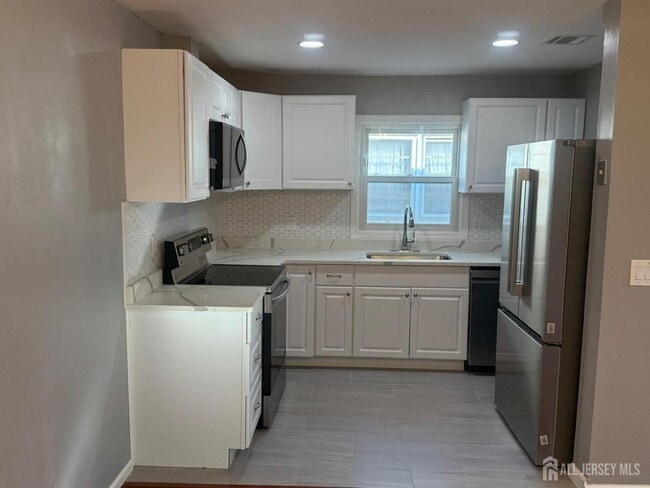 Building Photo - 354 Bruck Ave