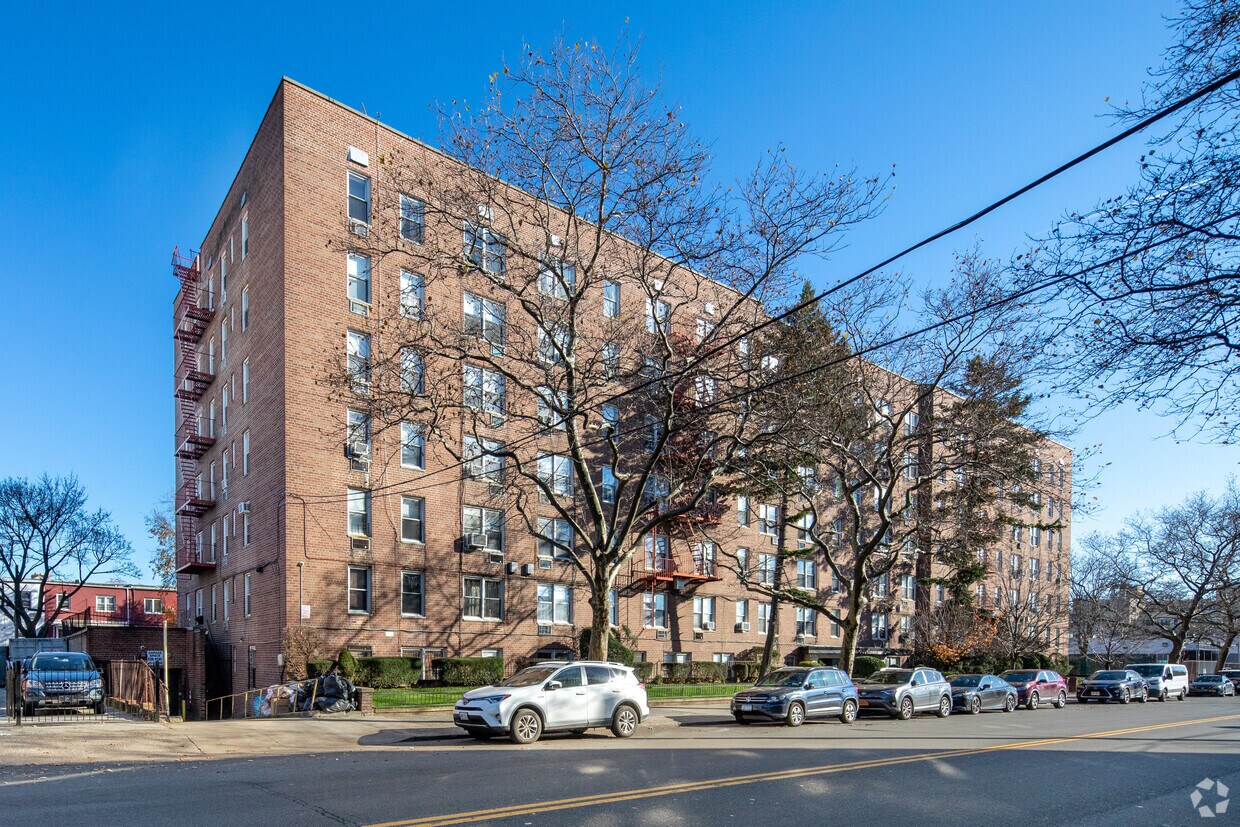 Primary Photo - 3395 Nostrand Ave