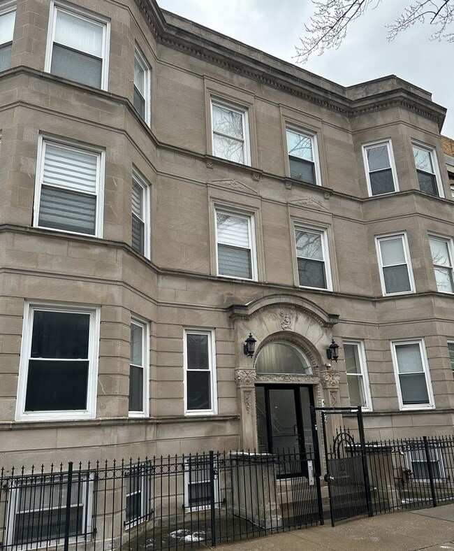 Building Photo - 5837 S Calumet Ave