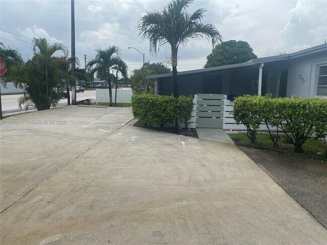 Building Photo - 7131  Taft St  main Hollywood Fl 33024