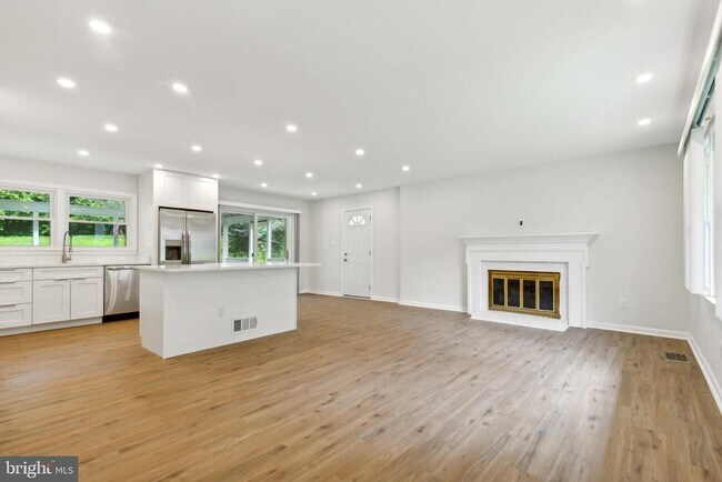 Building Photo - 9539 Old Creek Dr
