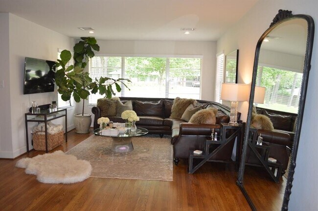Foto del edificio - 1744 Pine Village Dr