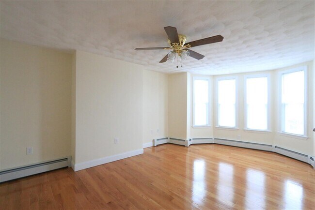 Foto del edificio - 1094 Cambridge St