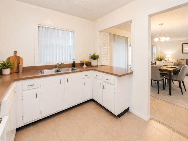 Building Photo - Reserve at Lake Pointe Apartments and Townhomes