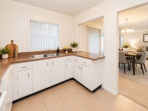 Building Photo - Reserve at Lake Pointe Apartments and Townhomes