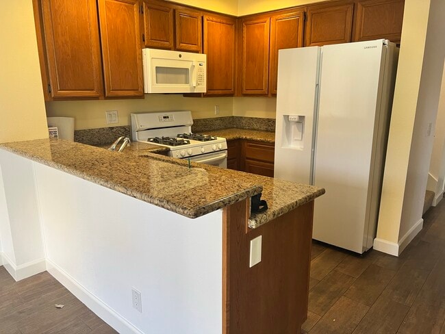 Kitchen - 5906 Etiwanda Ave