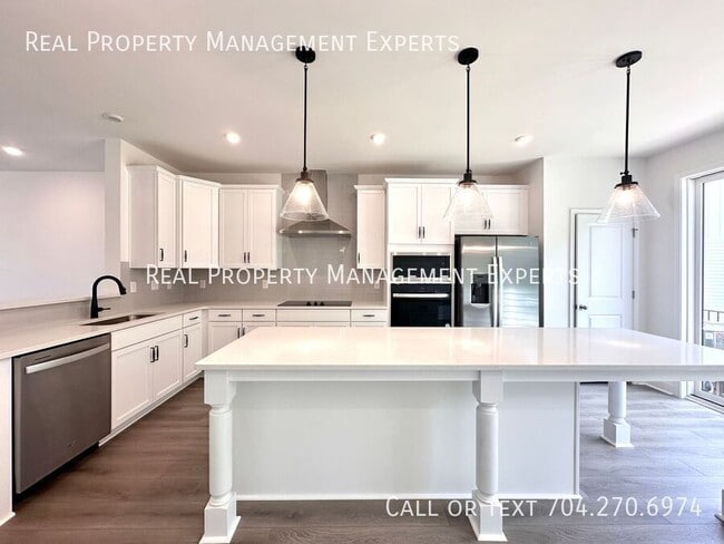 Building Photo - 15310 Ballancroft Pkwy