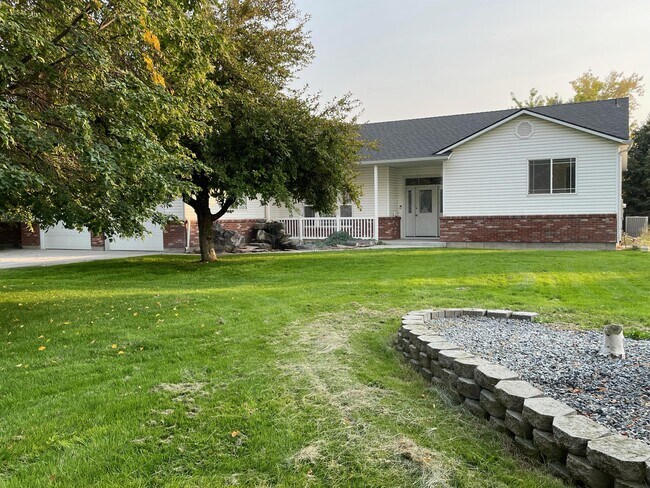 Building Photo - 2507 S Happy Valley Rd