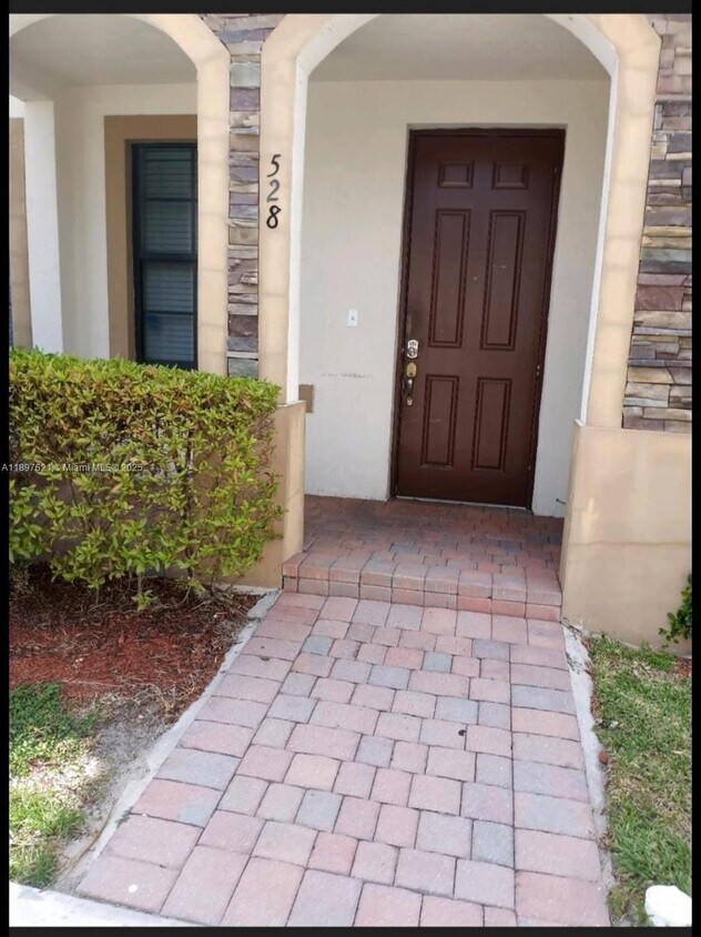 Foto principal - 528 SE 32nd Ave