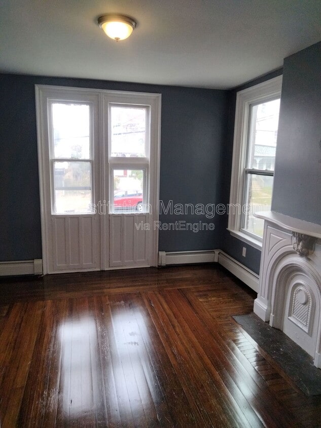 Photo - 221 Jefferson St