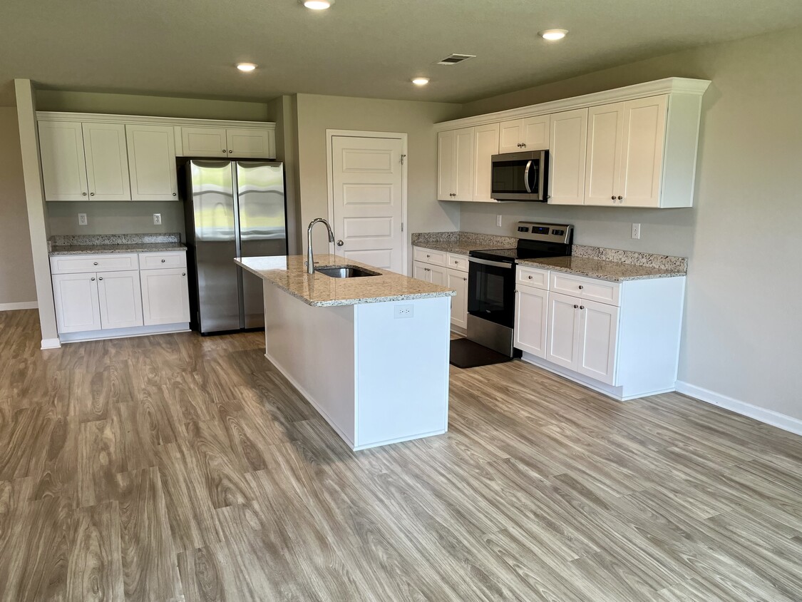 Building Photo - 8768 Palmetto Dr