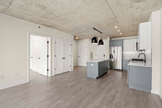 Building Photo - 185 W Huron St