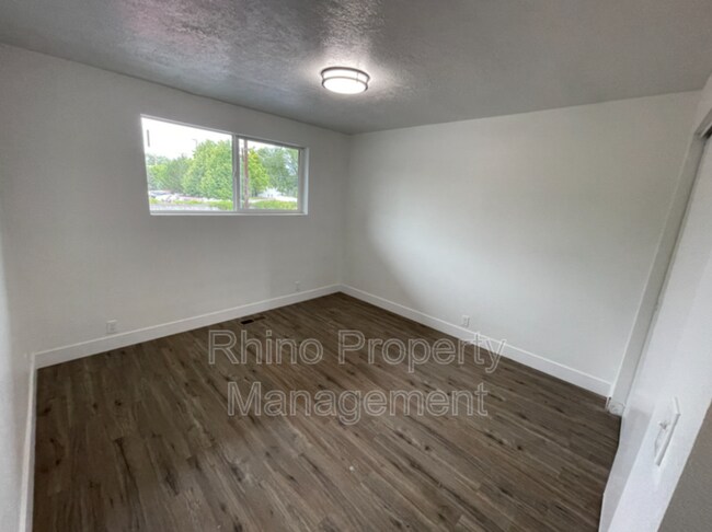 Building Photo - 273-285 E Whitlock Ave