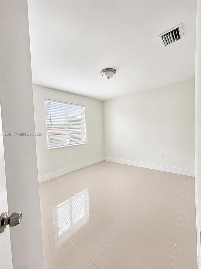 Foto del edificio - 4491 NW 23rd Ave