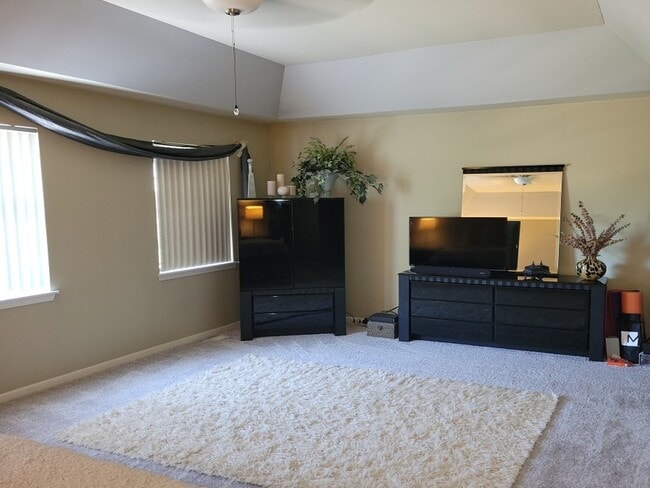 Building Photo - 741 Regal Ln