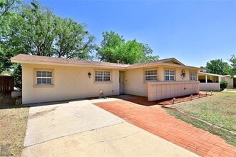 Building Photo - 2518 Bennett Dr