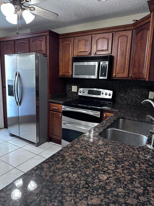 Building Photo - 6200 S Falls Cir Dr