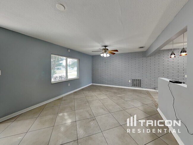 Building Photo - 10805 117th Avenue Largo FL