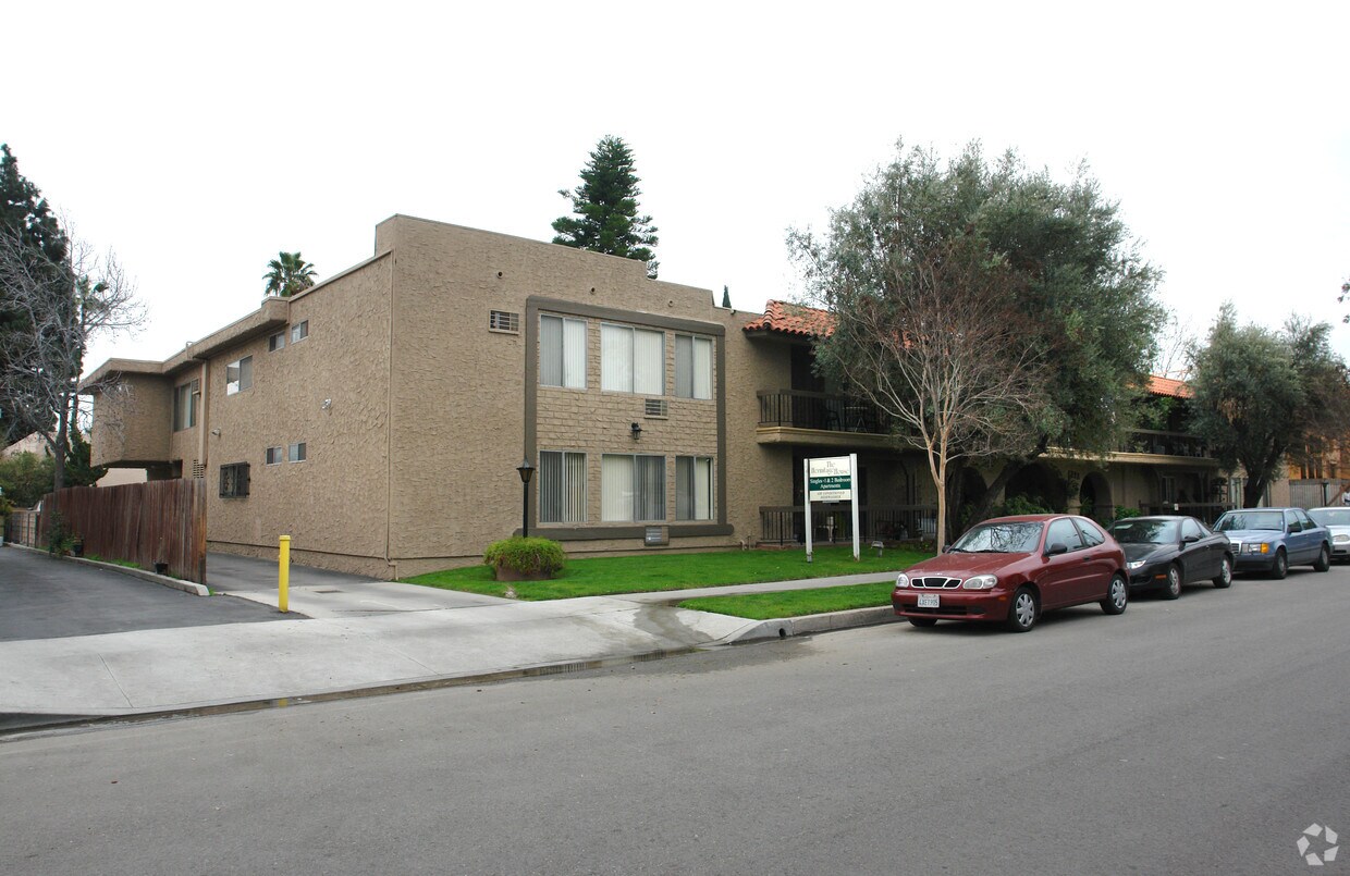 Hermitage Apartments Valley Village, CA