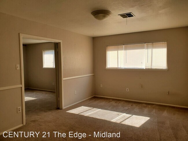 Building Photo - 3 br, 2 bath House - 3601 Shell Ave